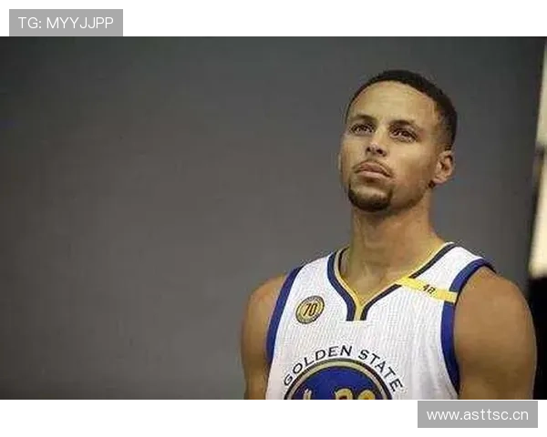 库里家早餐桌上的金表比我钱包还贵这事儿谁能信？