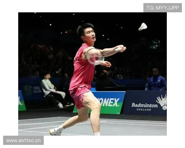 李诗沣下场那一刻把我看懵了，手上的表和拎的包活脱脱明星下班照