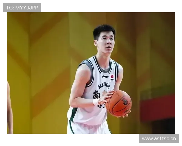 郭昊文这自律程度，凌晨四点健身房打卡是日常？